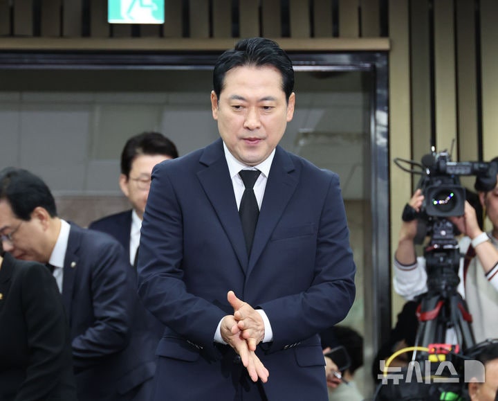 <b>장동혁</b>, 창원 <b>부마민주항쟁</b>기념식 참석…민생현장 방문도