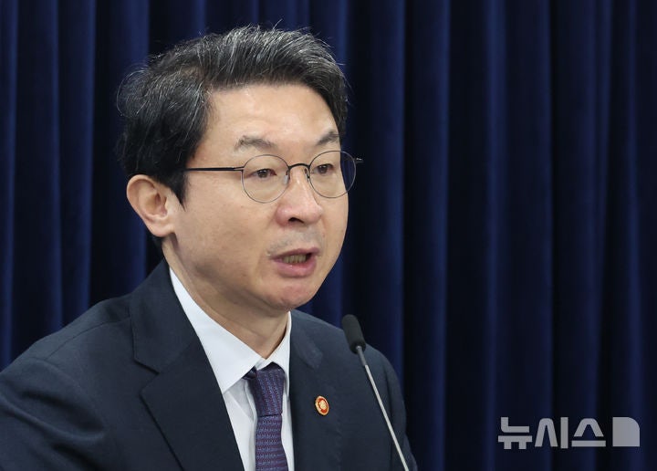 이억원 "보험 건전성 <b>규제</b> 틀 바꿀 것…생산적금융 선순환"