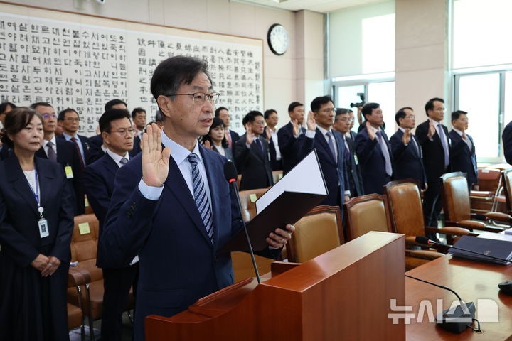 <b>국정감사</b> 선서하는 <b>최재해 감사원장</b>