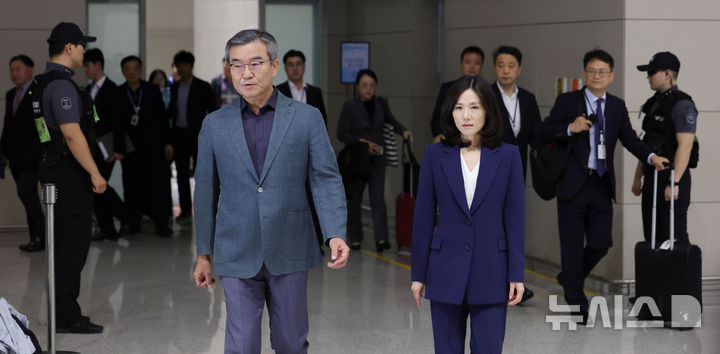 [인천공항=뉴시스] 홍효식 기자 = 정부합동대응팀 단장인 김진아 외교부 2차관과 박성주 경찰청 국가수사본부장 등 15일 오후 인천국제공항 제2터미널에서 한국인 대상 취업사기·납치·