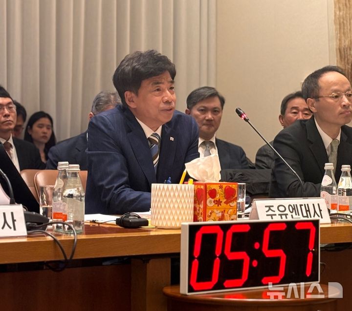 [워싱턴=뉴시스]이윤희 특파원 = 차지훈 주유엔대사가 17일(현지 시간) 미국 뉴욕의 주유엔대표부에서 열린 국회 외교통일위원회 국정감사에서 의원 질의에 답변하고 있다. 2025.1