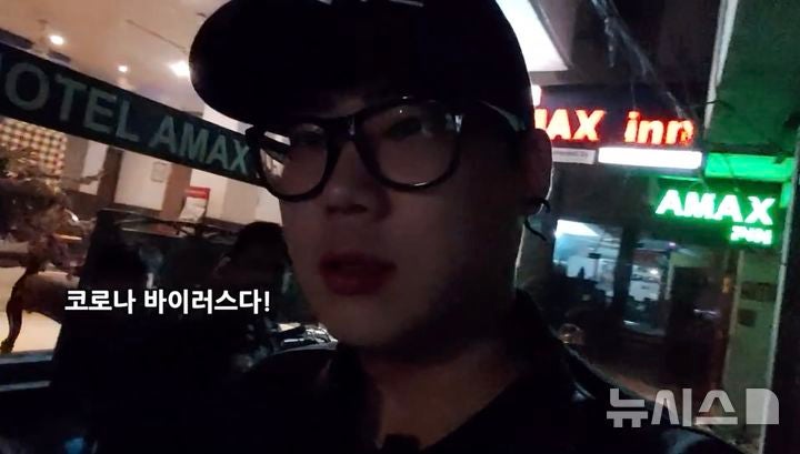 [서울=뉴시스]유튜버 투스 브레이커가 과거 인도 여행 중 당했던 인종차별이 현지에서 재조명받고 있다. (사진 = 유튜브 채널 Tooth Breaker 캡처)