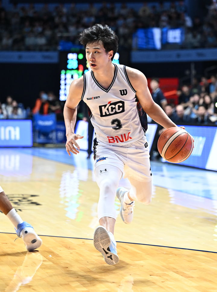 <b>프로농구</b> <b>선두</b> <b>KCC</b>, 소노 꺾고 4연승…정관장·SK도 승리(종합)