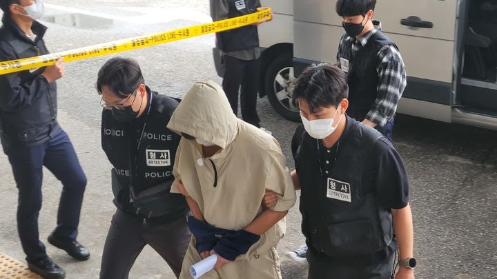 <b>캄보디아</b> '<b>스캠단지</b>' <b>송환</b>된 한국인 45명 전원 구속영장…檢 칼 빼들었...