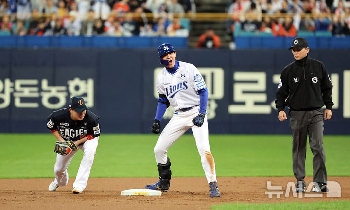 <b>2루타</b> 날린 <b>구자욱</b>