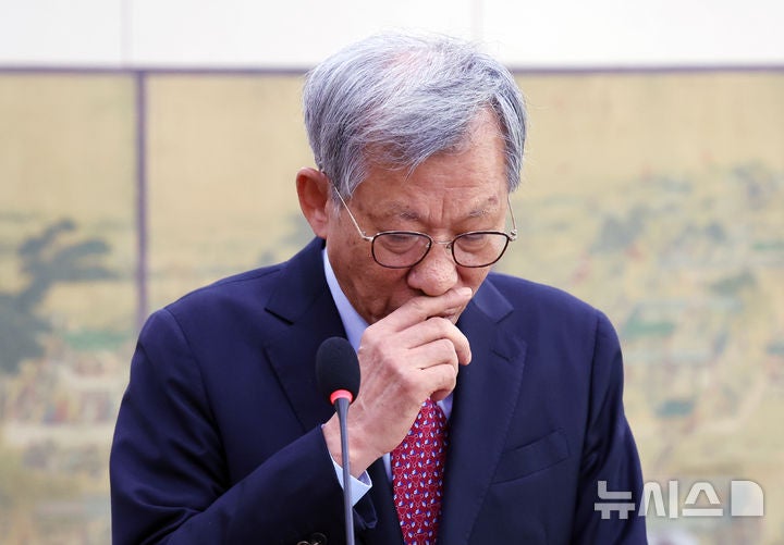 <b>국감</b> 출석한 <b>유홍준 국립중앙박물관장</b>