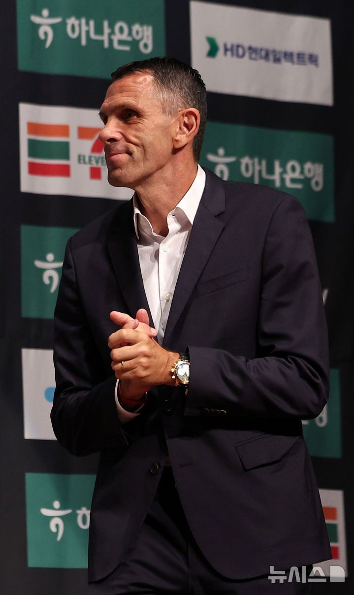 <b>파이널라운드</b> 미디어데이 참석하는 포옛 <b>감독</b>