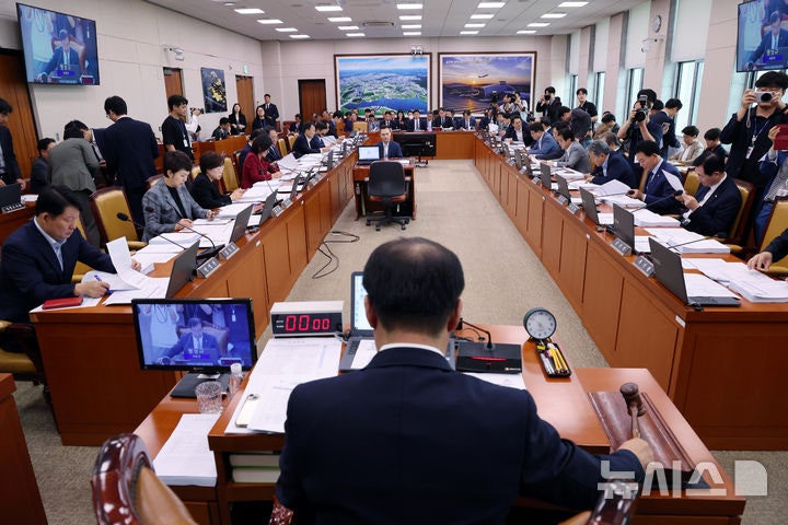 野 "국토위서 <b>이상경 사퇴</b> 촉구결의안 채택해야" 與 "추후 논의해야"