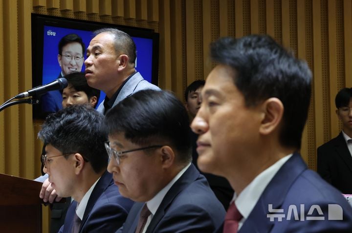 특검, '여론조사 대납' 의혹 <b>오세훈</b> 내달 8일 소환…<b>명태균</b>과 <b>대질</b>(종합...