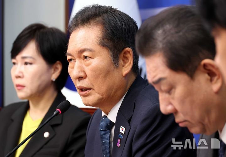 <b>정청래</b> "'<b>법왜곡죄</b>' 시급히 처리해야…조희대, 비겁한 기회주의자"