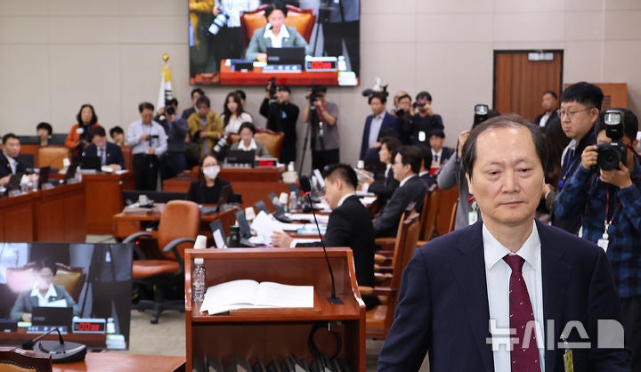법제처 <b>국감</b>…與 "이완규 내란동조" 野 "조원철 이해충돌"(종합)