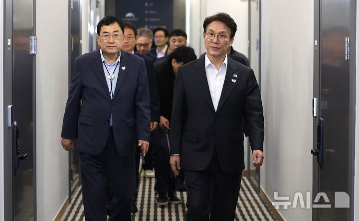 <b>김민석 총리</b>, <b>APEC</b> 정상회의 개막 앞두고 현장 <b>점검</b> [뉴시스Pic]