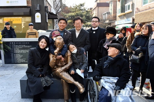 李대통령, <b>신해철 11주기 추모</b>…"시대의 음악인이자 양심"