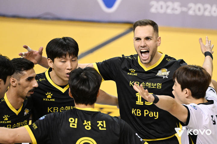 '비예나 30점' <b>KB손해보험</b>, <b>대한항공</b> 3-1로 <b>격파</b>…현대건설도 연승