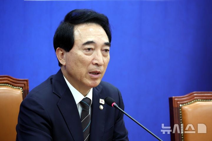 與 "<b>장동혁</b> '6채 8.5억' 공시가인가…현재 재초환 논의 계획 없어"(종합...