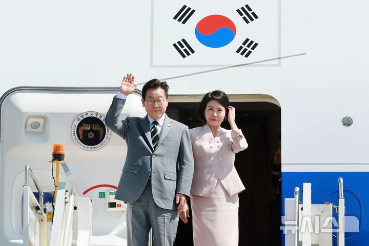 이 대통령, '<b>아세안</b> 순방' <b>말레이시아</b> 도착…첫 일정은 동포 간담회