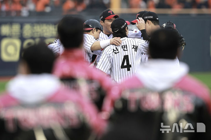 <b>LG</b>, <b>한국시리즈</b> 1차전 <b>승리</b>