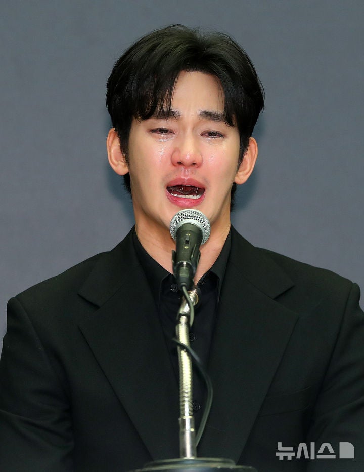 <b>김수현</b> 측 "미성년 <b>김새론</b>과 단 하루도 교제 안해"
