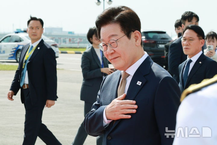 <b>아세안</b> 일정 마친 이재명 대통령, '이젠 경주 APEC으로' [뉴시스Pic]