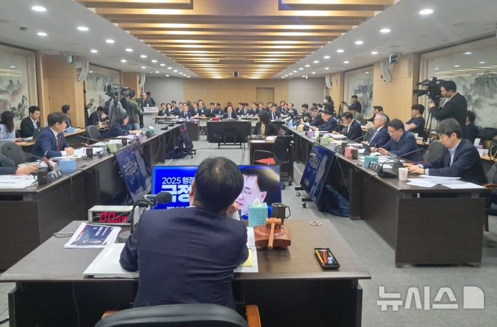 경남도 국감 '<b>명태균</b>'이 주인공…민주당-도지사 '설전'