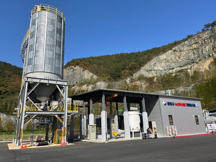 [통영=뉴시스] 신정철 기자= 통영시 수산부산물 자원화시설이 그동안의 많은 관심과 우려를 불식하고 드디어 정상 가동을 위한 첫걸음을 내딛는다. 사진은 오는 11월 3일, 한국남부발