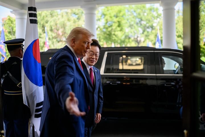 <b>한미 정상회담</b> 곧 시작…李·트럼프, 방명록 작성 후 공식환영식 참석