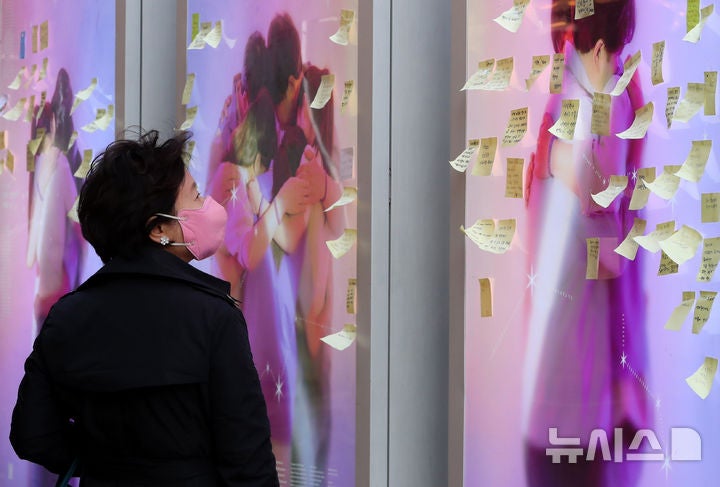 10시29분 울려퍼진 <b>추모</b> 사이렌…<b>이태원 참사</b> 3주기 기억식 열려