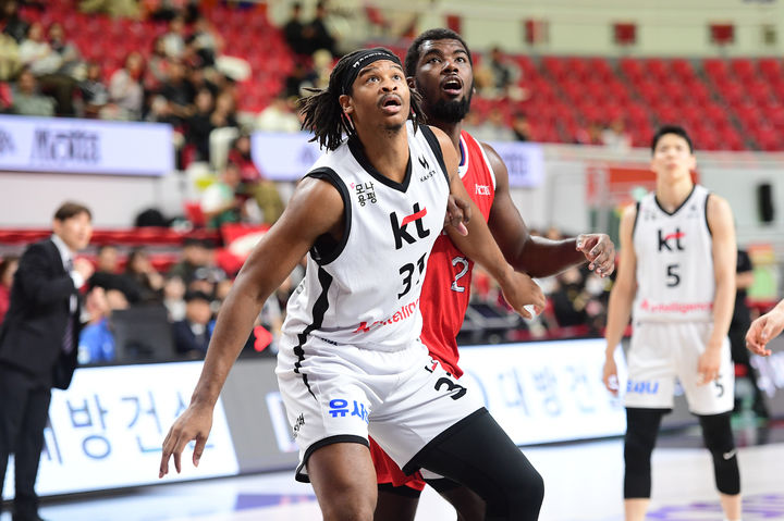 프로농구 <b>KT</b>, <b>현대모비스</b>에 76-73 신승…단독 3위 도약