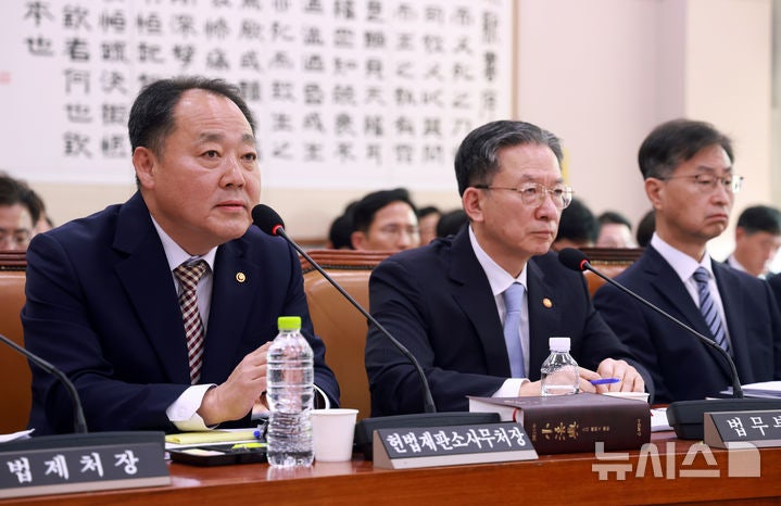 헌재-대법원 <b>재판소원</b> 대립각…"4심제 아냐"vs"<b>소송 지옥</b>"