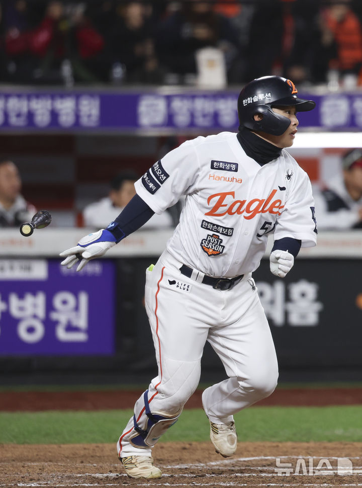 2타점 <b>적시타</b> 치는 <b>한화 문현빈</b>
