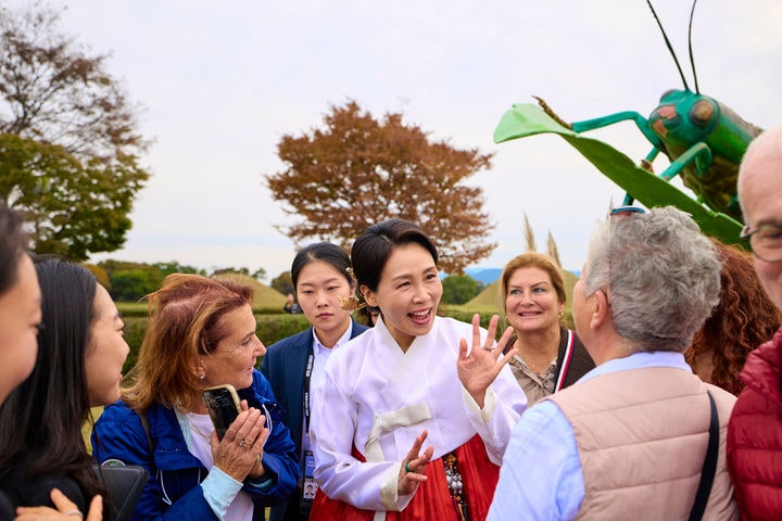 <b>김혜경 여사</b>, <b>APEC</b> 정상국 배우자들과 불국사 방문