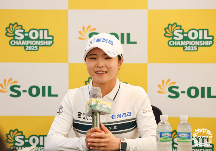 '제주의 딸' <b>고지원</b> "'고향 버프'로 <b>에쓰오일 챔피언십 선두</b> 도약"