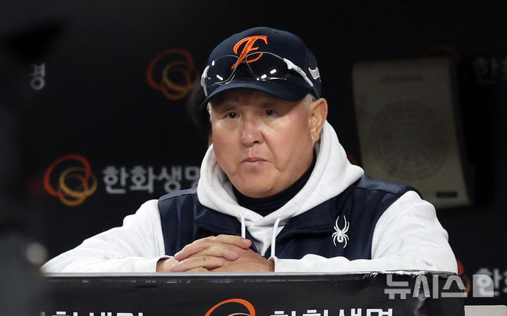 '<b>준우승</b>' 김경문 <b>한화</b> 감독 "4차전 가장 아쉬워…2등은 늘 묻힌다"[KS]