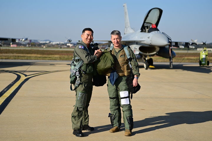 <b>한미</b> 합참의장, <b>한미</b>동맹 역사상 최초 <b>연합</b>지휘<b>비행</b> 실시
