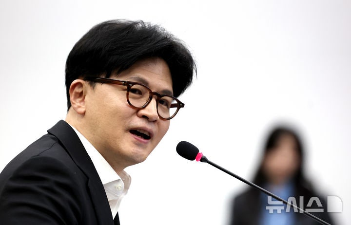 한동훈 "용기 있는 판사가 <b>재판</b>을 <b>재개</b>할 것…계엄령 가능성도"