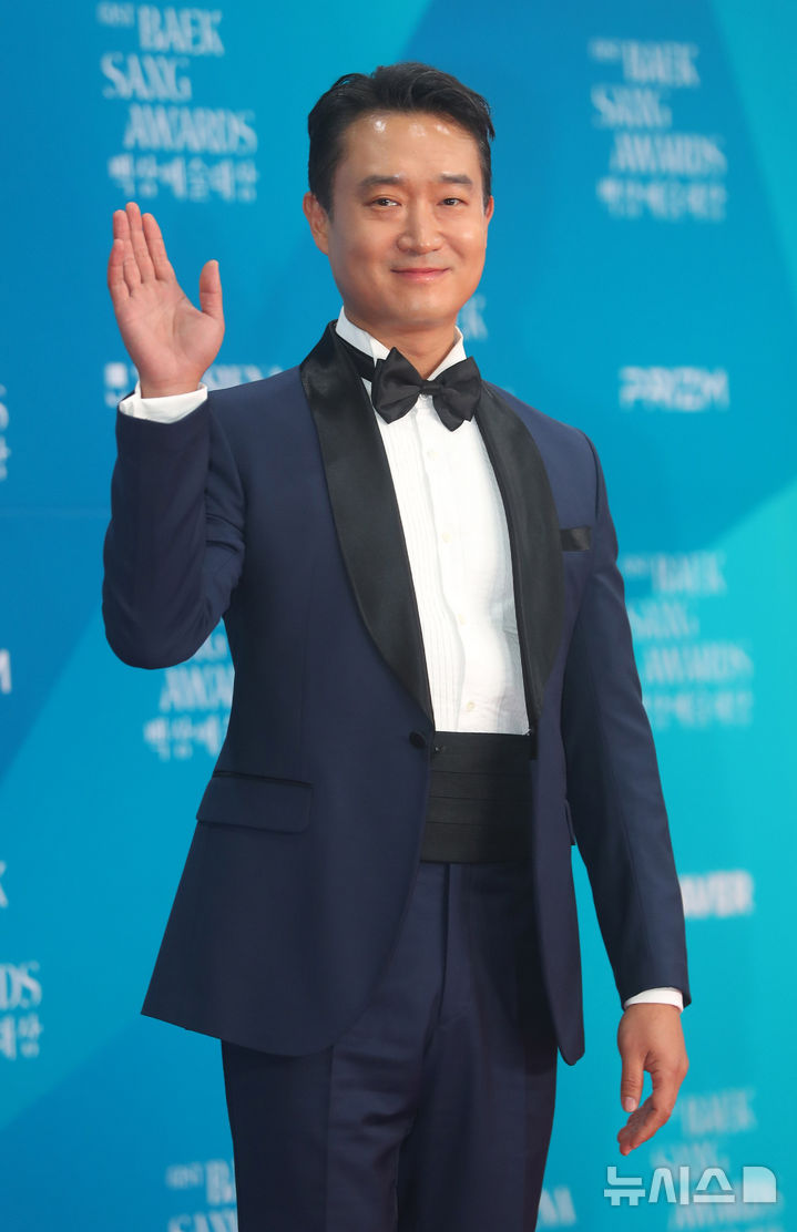 <b>조우진</b>, 이종석 소속사 <b>에이스팩토리</b>와 동행