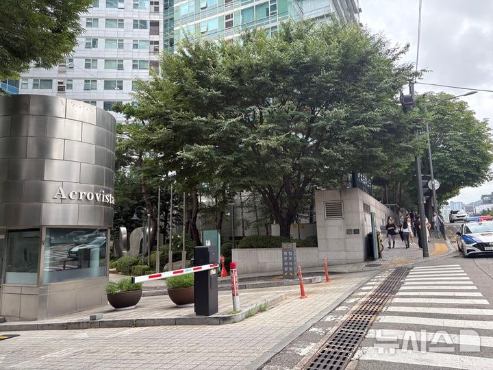 <b>김건희</b> 특검, 尹부부 자택·<b>21그램</b> 사무실 등 <b>압수수색</b>