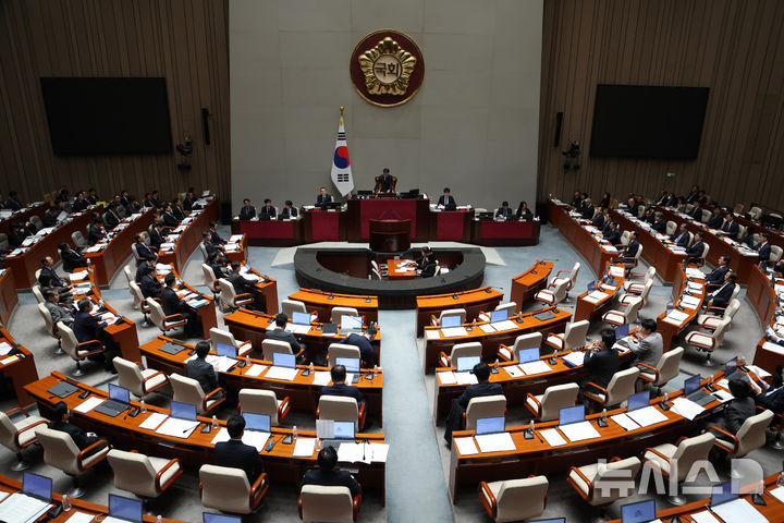 [서울=뉴시스] 김명년 기자 = 6일 서울 여의도 국회 예산결산특별위원회 회의장에서 첫 전체회의가 열리고 있다. 2025.11.06. kmn@newsis.com