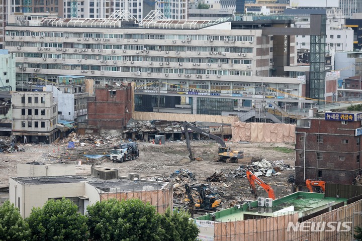 [서울=뉴시스] 백동현 기자 = 지난 31일 싱가포르 '마리나 원'을 방문한 오세훈 서울시장은 '화이트 사이트(White Site)' 제도의 장점을 용산이나 세운상가(지구) 등에 