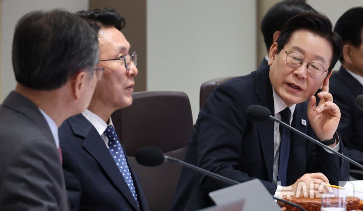 이 대통령, 적십자회장 '<b>인종차별</b>'에 감찰 지시…"심각한 반사회적 행위...