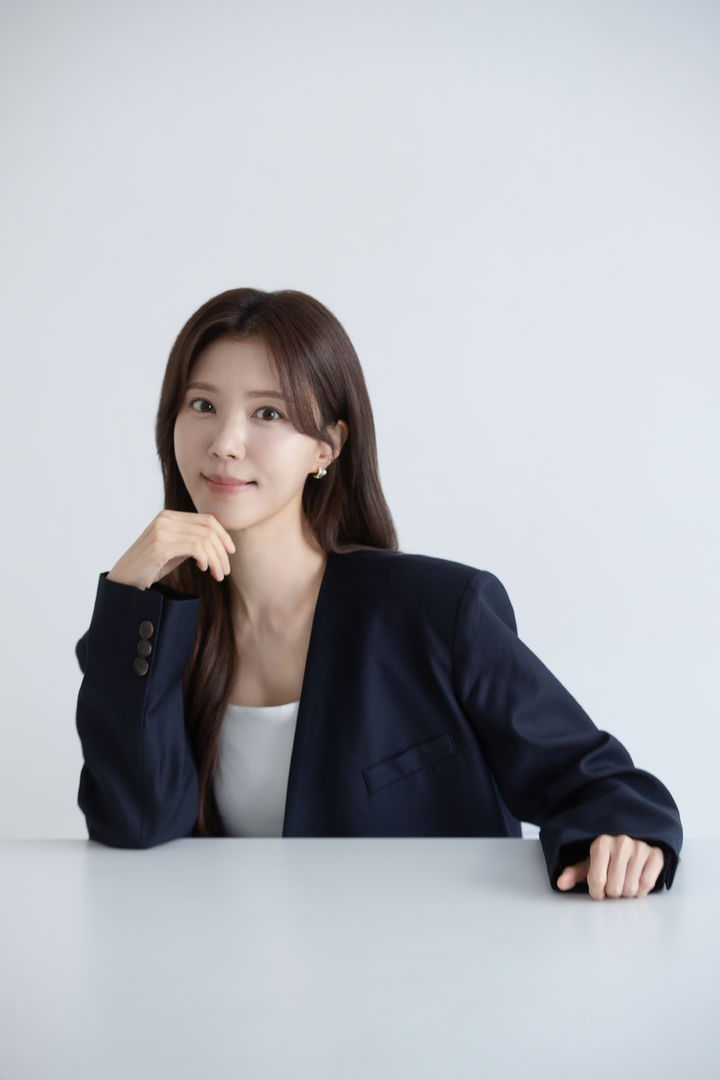 [단독인터뷰] <b>정시아</b> "백윤식 며느리? 이젠 '신인 유튜버'로 설레요"