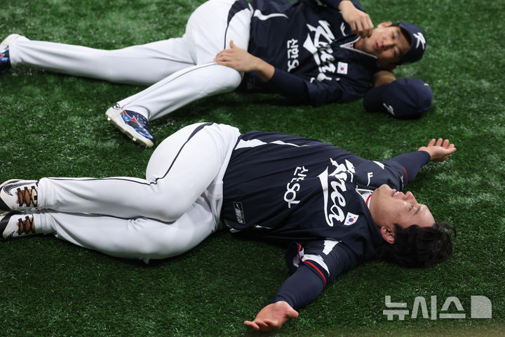 몸푸는 <b>박동원</b>