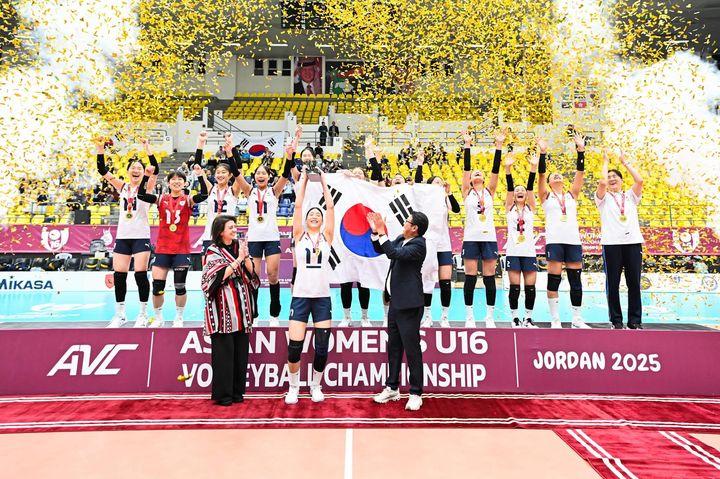 U-16 여자배구, 대만 누르고 아시아선수권 우승…<b>손서연 MVP</b>