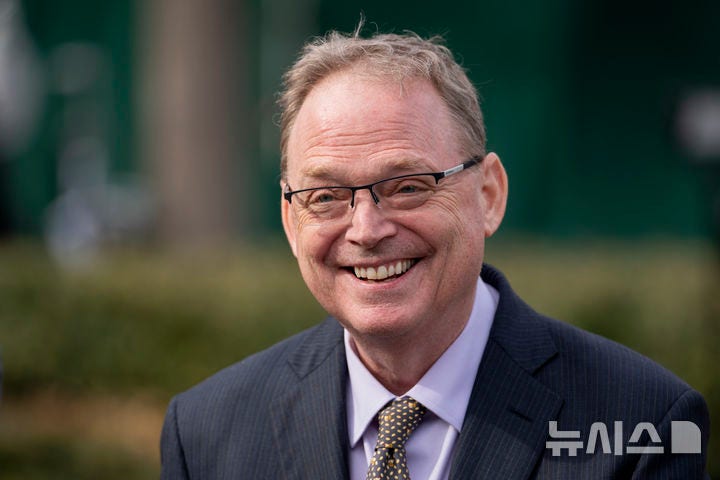 [워싱턴=AP/뉴시스] 케빈 해싯 백악관 국가경제위원장이 지난 3월19일(현지 시간) 워싱턴 백악관에서 기자회견 하고 있다. 2025.11.10.