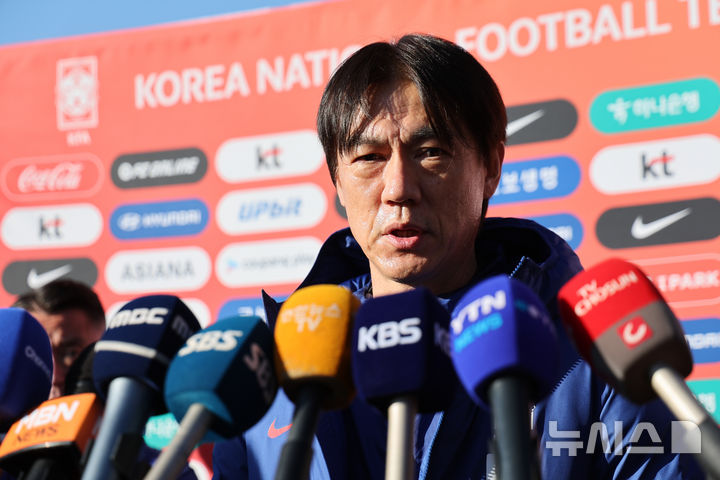 홍명보 감독 "<b>조규성</b>, 경기 감각 완전치 않아…많은 <b>기대</b> 않으셨으면"