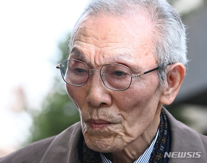 '강제추행 혐의' 오징어게임 배우 <b>오영수</b>, 2심서 <b>무죄</b>로 뒤집혀