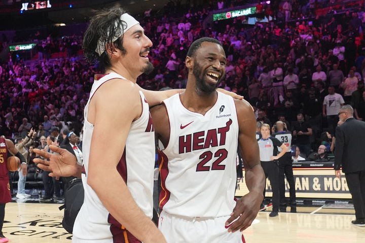 <b>NBA 마이애미</b>, 클리블랜드 격파…0.4초 전 위긴스 덩크 버저비터