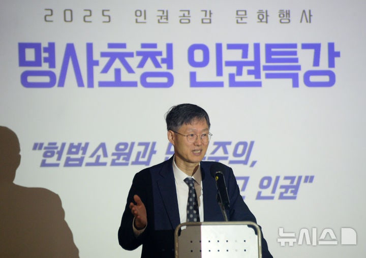 전주 찾아 <b>특강</b>하는 <b>문형배</b> 전 헌법재판소장 권한대행