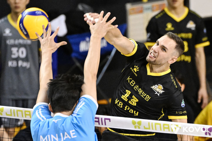 KB손보 <b>비예나</b>·GS <b>실바</b>, 프로배구 <b>1라운드 MVP</b> 선정