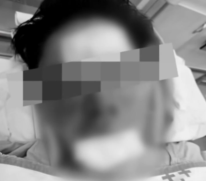 [뉴시스] 남성 두 명에게 납치·폭행 당했던 유명 게임 유튜버 '수탉’(31·본명 고진호)'이 병원에서 치료를 받으며 회복에 전념하고 있는 근황을 전했다. 사진은 구조 후 수탉의 